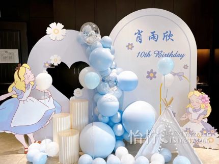 爱丽丝公主主题女孩生日布置装饰百日宴一周岁气球KT板卡通背景墙、  女孩十周岁生日布置爱丽丝公主主题装饰蓝色气球链背景墙海报kt板  爱丽丝梦游仙境主题公主女孩满月百日周岁生日宝宝宴布置  女孩生日背景墙布置儿童一周岁百日宴装饰气球场景爱丽丝公主KT板  女孩周岁满月生日布置 爱丽丝公主主题背景板8岁10岁生日派对kt板